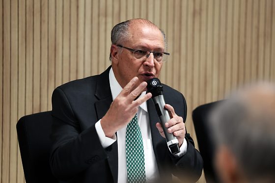 Setores atingidos por tarifa&ccedil;o dos EUA ter&atilde;o novo plano de socorro