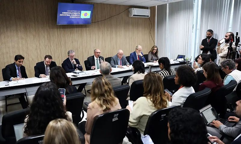 Brasília (DF), 14/07/2026 - Ministro do Desenvolvimento, Indústria, Comércio e Serviços (MDIC), Geraldo Alckmin, fala durante declaração à imprensa a respeito do recente anúncio do USTR de imposição de tarifas contra produtos brasileiros, na sala de