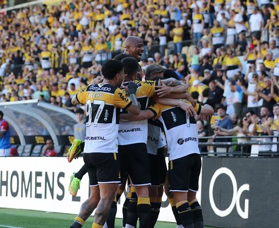 Crici&uacute;ma x Vila Nova