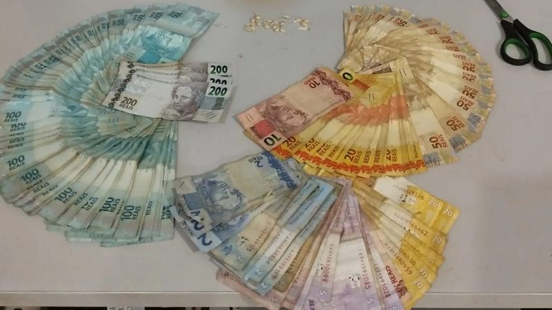 Usuário denuncia roubo em boca de fumo e suspeito acaba preso por tráfico