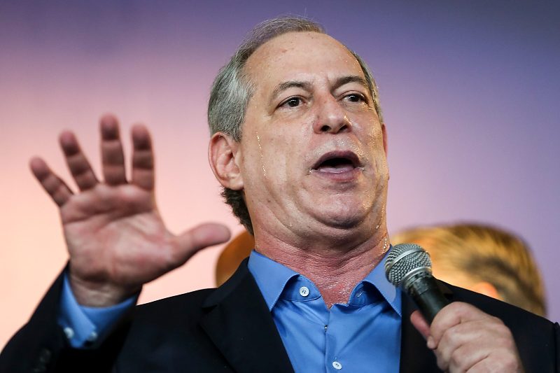 Após impasse da família Bolsonaro, Ciro Gomes recebe apoio do PL