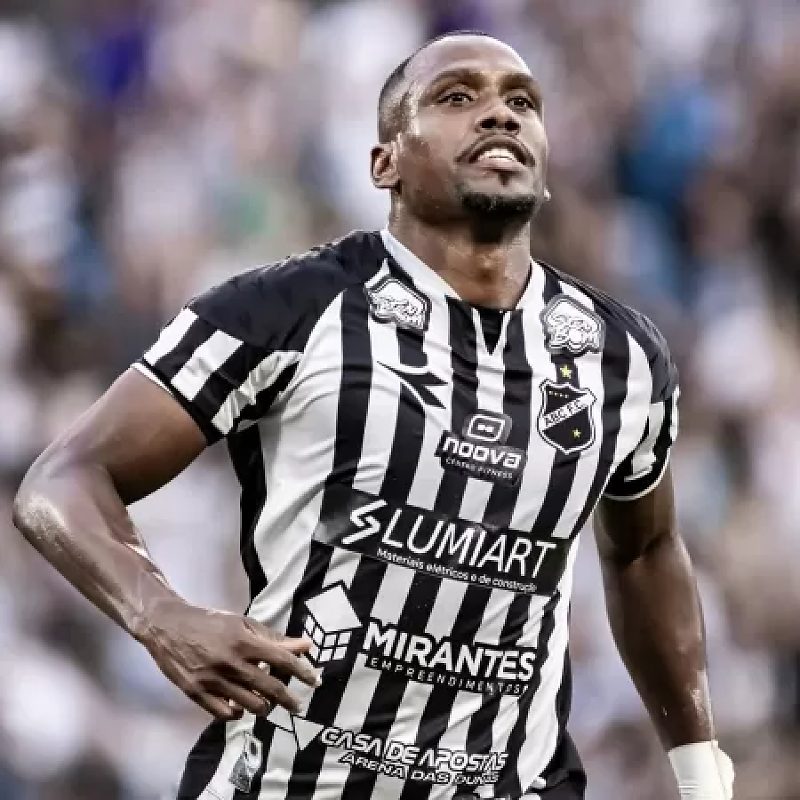Igor comemorando um dos gols do ABC-AL