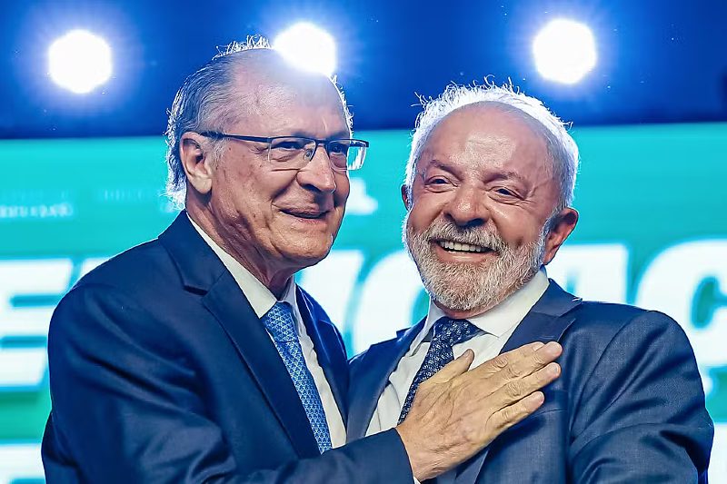 Lula e Alckmin em cerimônia