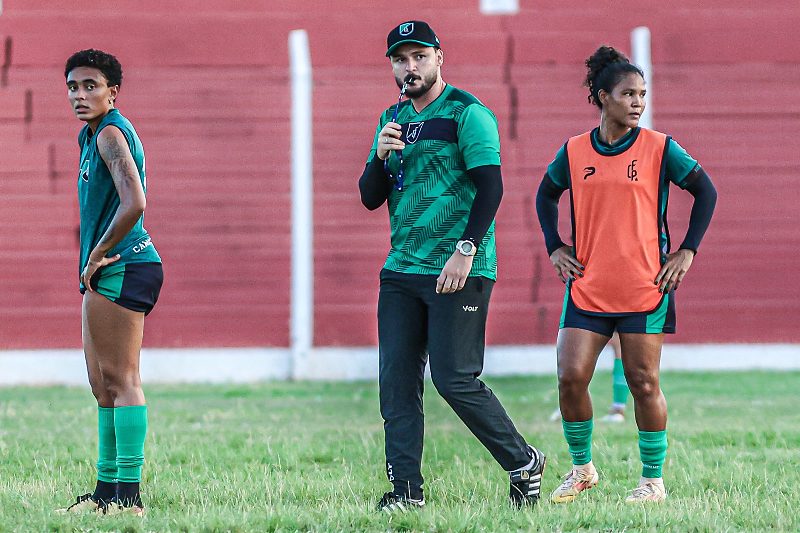 Técnico Juninho Morais realizando os últimos ajustes antes de enfrentar o Planalto (GO)