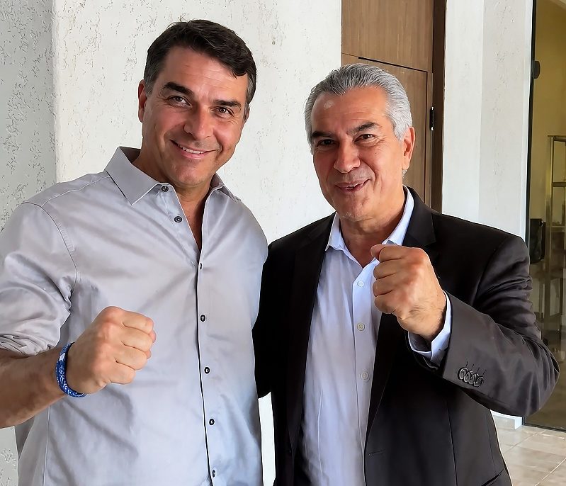 Flavio Bolsonaro e ReinaldoAzambuja se encontraram em Brasília nesta segunda-feira (3)