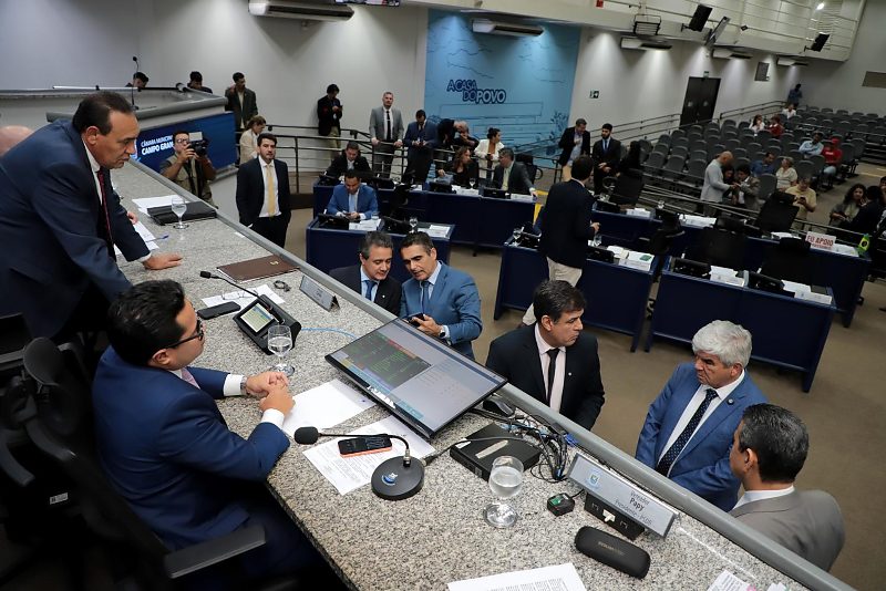 Parlamentares retornam as atividades após recesso parlamentar