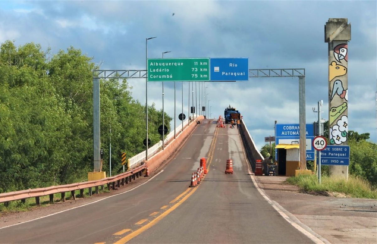 Ponte sobre o rio Paraguai, na BR-262 - Corumb&aacute;