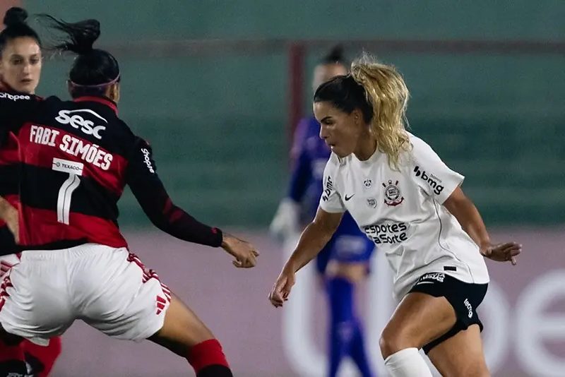 Corinthians vence o Flamengo e dispara na liderança do Brasileirão feminino