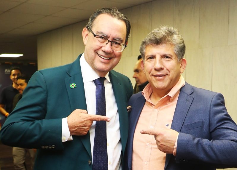 Augusto Cury é o candidato à Presidência da República do AVANTE ao lado do Deputado Lídio Lopes na convenção