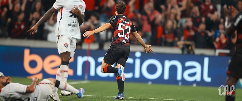 Os 'pias da cria' apareceram e garantiram o resultado para o Furação contra o Vitória na Arena da Baixada