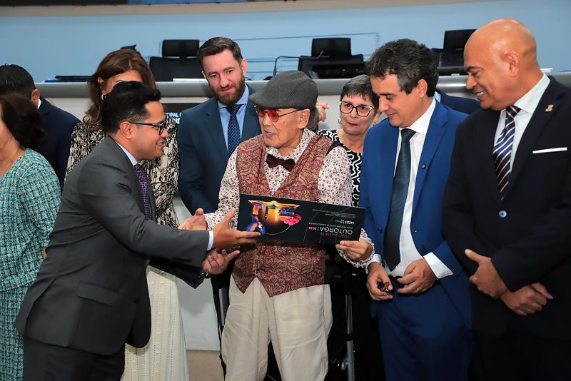Fotografo Roberto Higa recebe homenagens na Câmara Municipal de Campo Grande