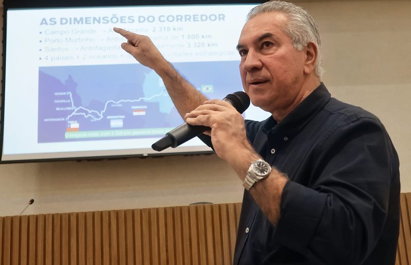 Reinaldo Azambuja em palestra sobre a Rota Bioceânica