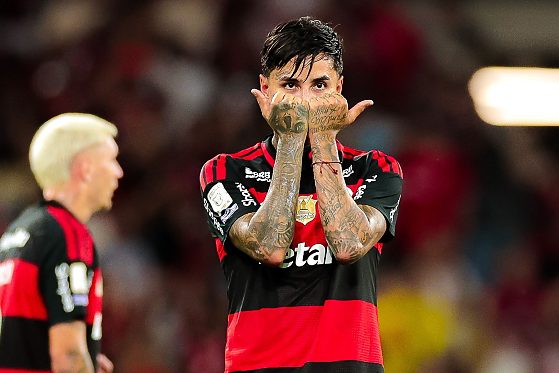 Erick Pulgar joga bem e tamb&eacute;m &eacute; destaque na partida
