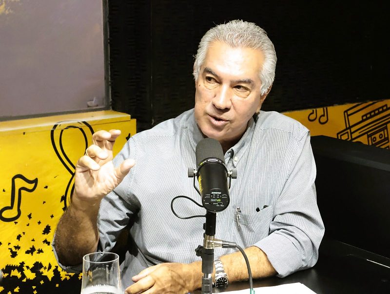 Reinaldo Azambuja em entrevista na Rádio Difusora Pantanal