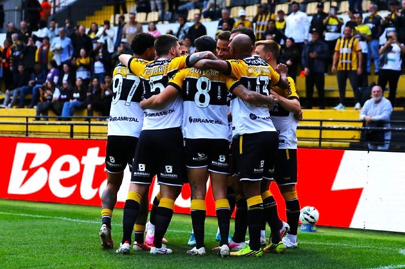 Criciúma venceu o Goiás dentro de casa na disputa da Série B do Campeonato Brasileiro e mantém liderança