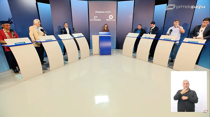Debate da FM Morena, foi marcado pela ausência de Eduardo Riedel (PP), que busca a reeleição ao Governo do Estado