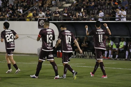 Ferrovi&aacute;ria x Paysandu
