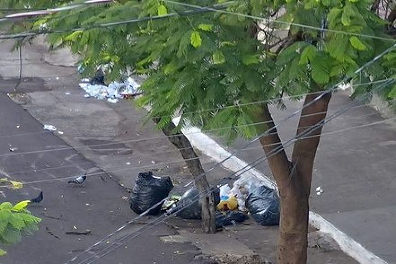 Descarte de lixo irregular nas ruas de Corumbá vem preocupando a população