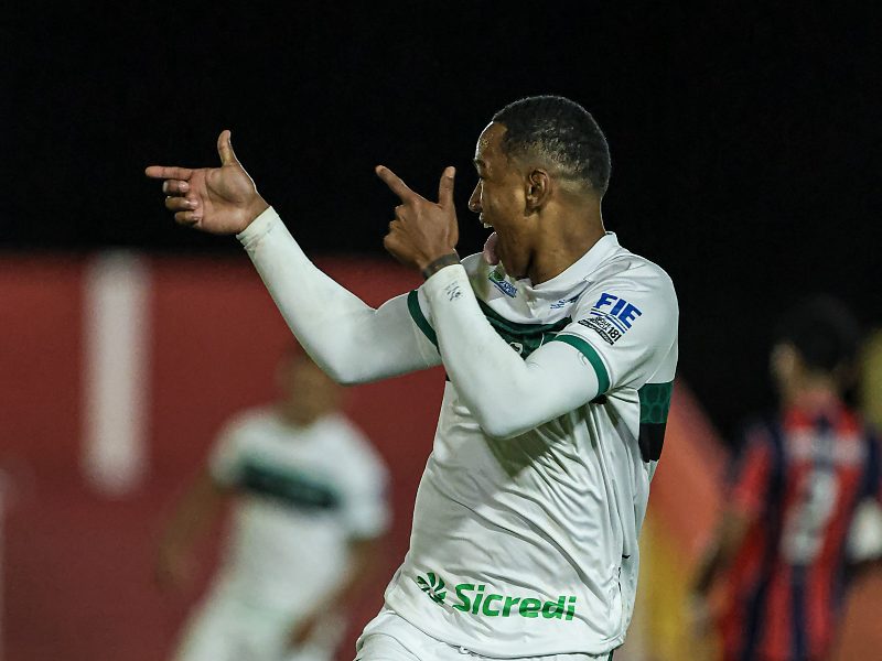 Lateral Antônio Hilton marcou os dois gols da virada do Pantanal sobre o União ABC