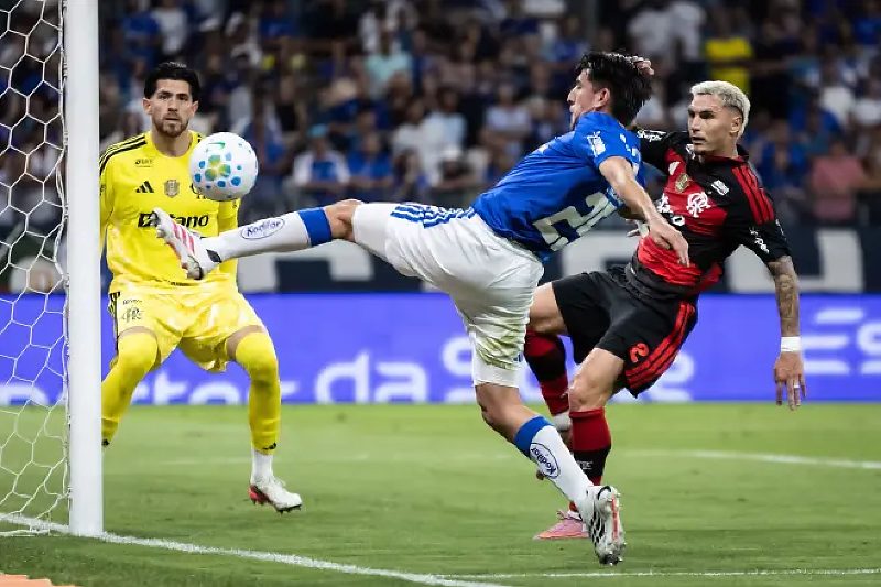 Cruzeiro vence o Flamego e entra na briga pela vaga na Libertadores