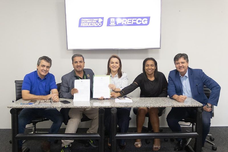 Além da prefeita Adriane Lopes (PP), o vereador Landmark Rios (PT), também participou da assinatura