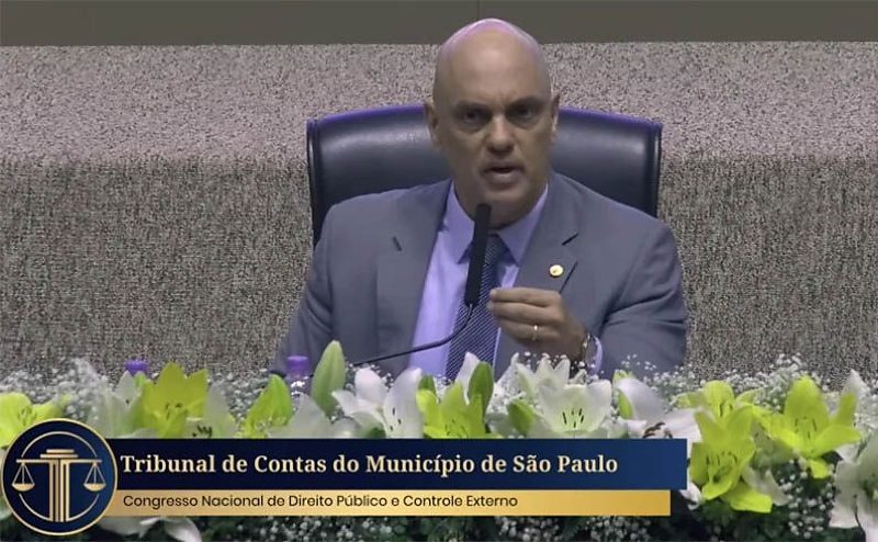 Moraes durante palestra no TCMSP