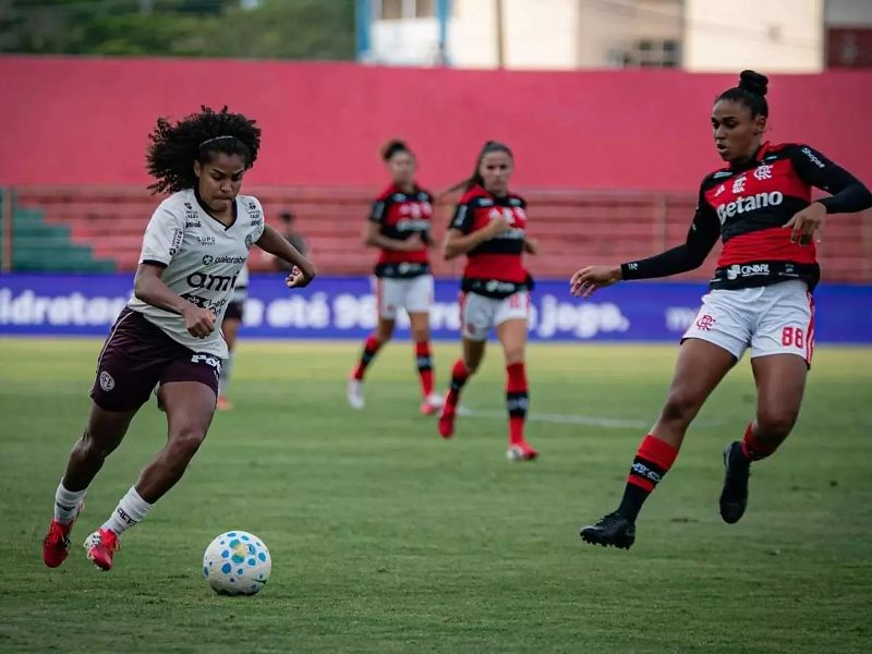 Flamengo vence Ferroviária e saem na frente nos playoffs da competição