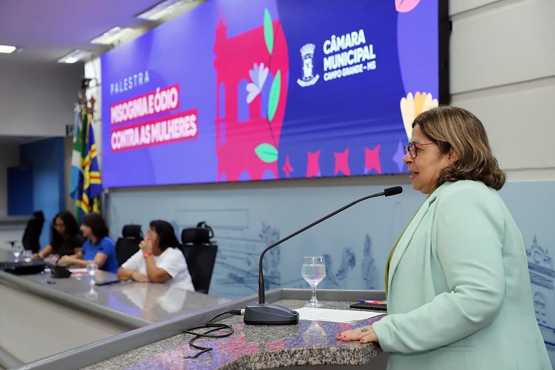 ex-ministra das Mulheres Cida Gonçalves realizou uma palestra sobre a violência contra Mulheres