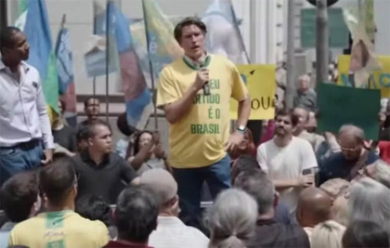 Ator Jim Caviezel interpreta Bolsonaro no filme