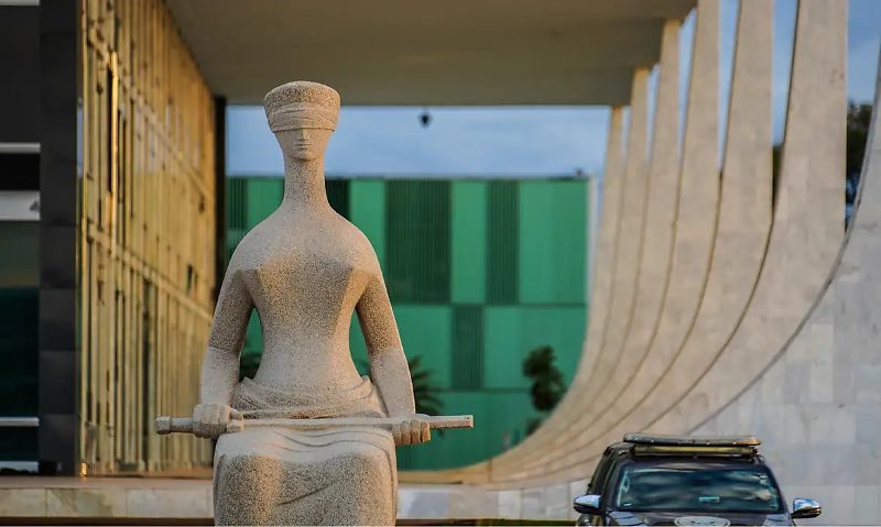 13/07/2026 - Brasília - Estátua da Justiça em frente ao Supremo Tribunal Federal STF, em Brasília