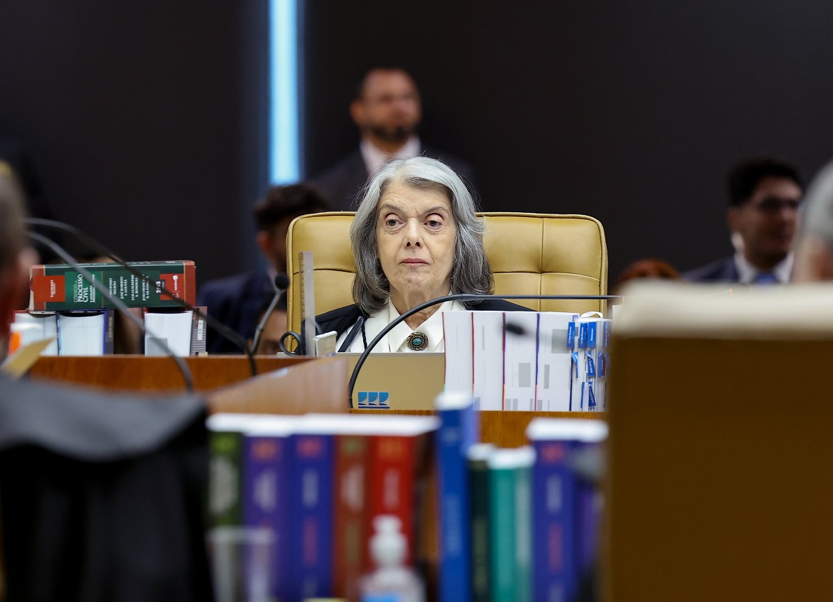 C&aacute;rmen L&uacute;cia diz estar envergonhada com crise no STF e pede desculpas