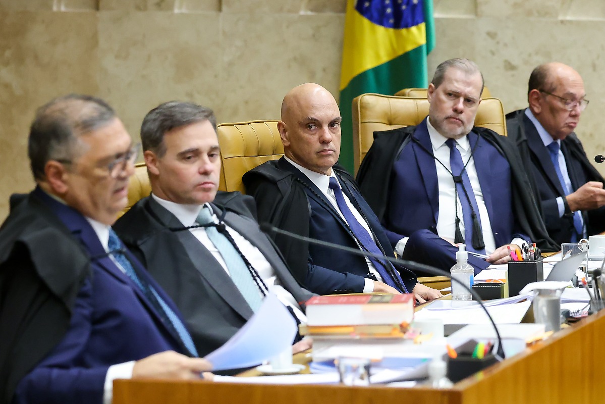 Fl&aacute;vio Dino pede vista ap&oacute;s novo bate-boca entre Gilmar Mendes e Andr&eacute; Mendon&ccedil;a no STF