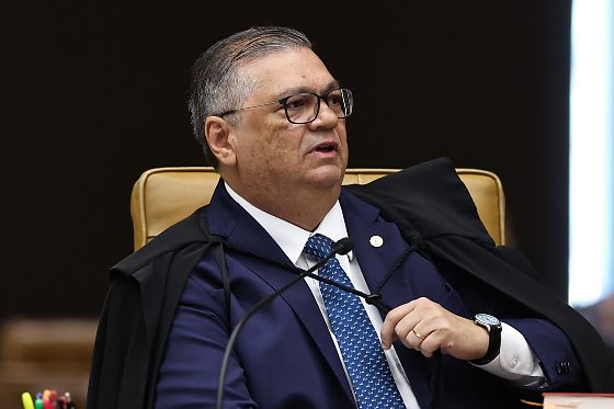 Edson Fachin rejeita pedido para juntar casos de Alexandre de Moraes e André Mendonça no STF