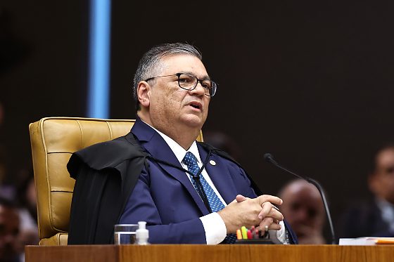Flávio Dino pede vista após novo bate-boca entre Gilmar Mendes e André Mendonça no STF