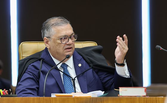 Gilmar Mendes e Fl&aacute;vio Dino questionam Edson Fachin por assumir casos do Banco Master