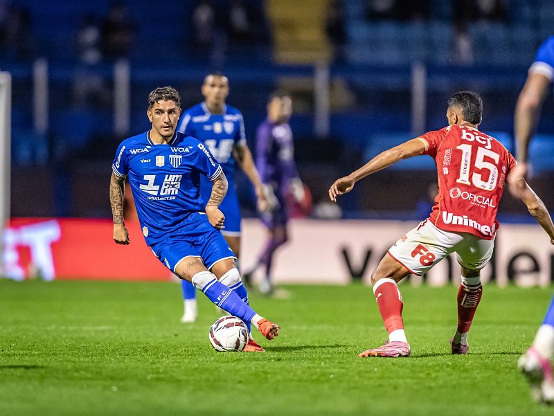 Avaí e Vila Nova empatam em confronto desta segunda-feira (14)