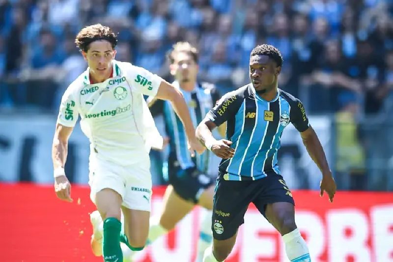 Agustín Giay e Francis Amuzu se duelaram durante a partida