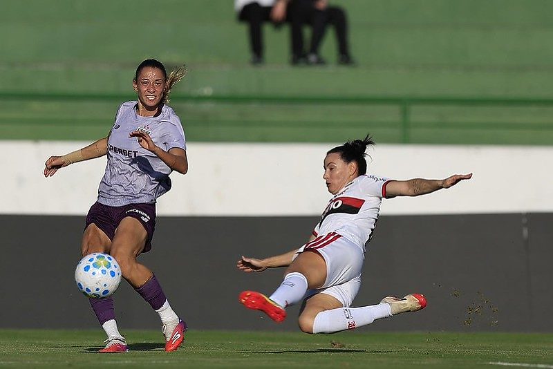 São Paulo vence o Flamengoe avança a final do Brasileirão feminino