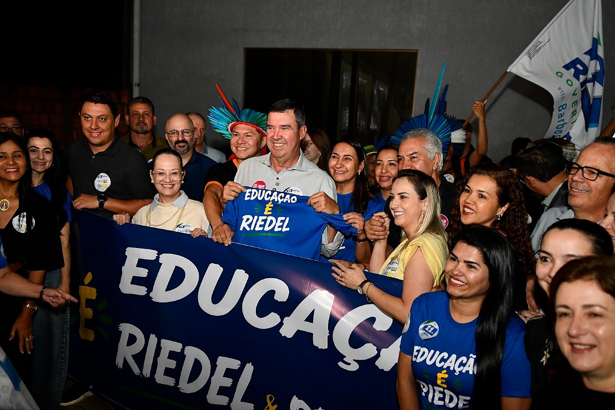Eduardo Riedel visita escola indígena e destaca investimentos em Amambai