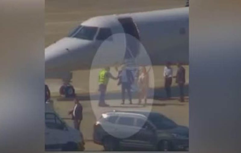 Vídeo mostra Moraes e a mulher desembarcando no Rio