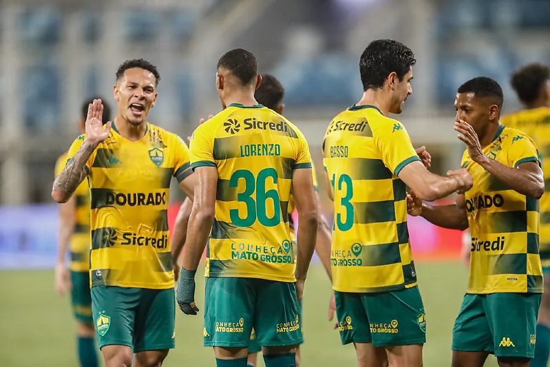 Cuiabá vence Náutico e sobe na tabela do Brasileirão da Série B