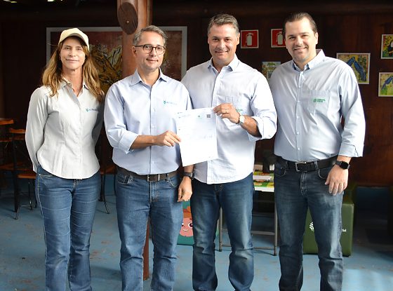 Acrissul e Agrinho inauguram fazendinha para aproximar estudantes do agro