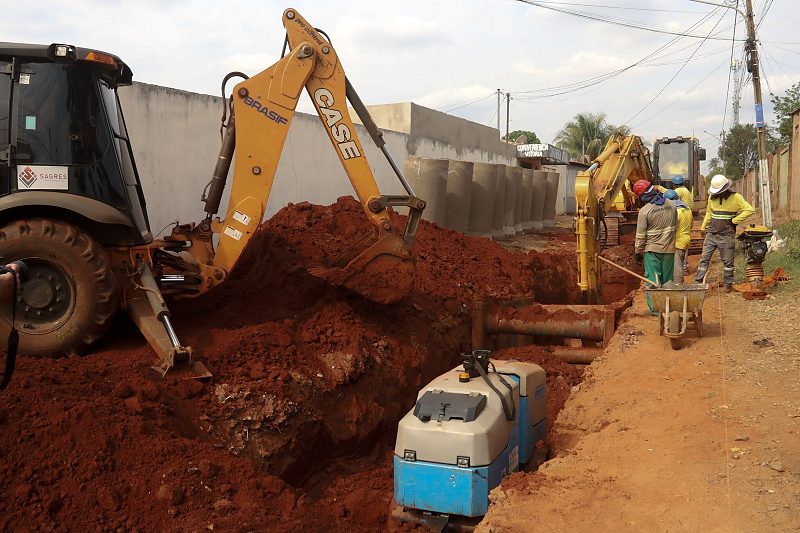 Obras de pavimentação e drenagem em bairros de Campo Grande