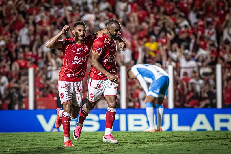 Vila Nova vence Londrina e assume provisoriamente a liderança da Sèrie B