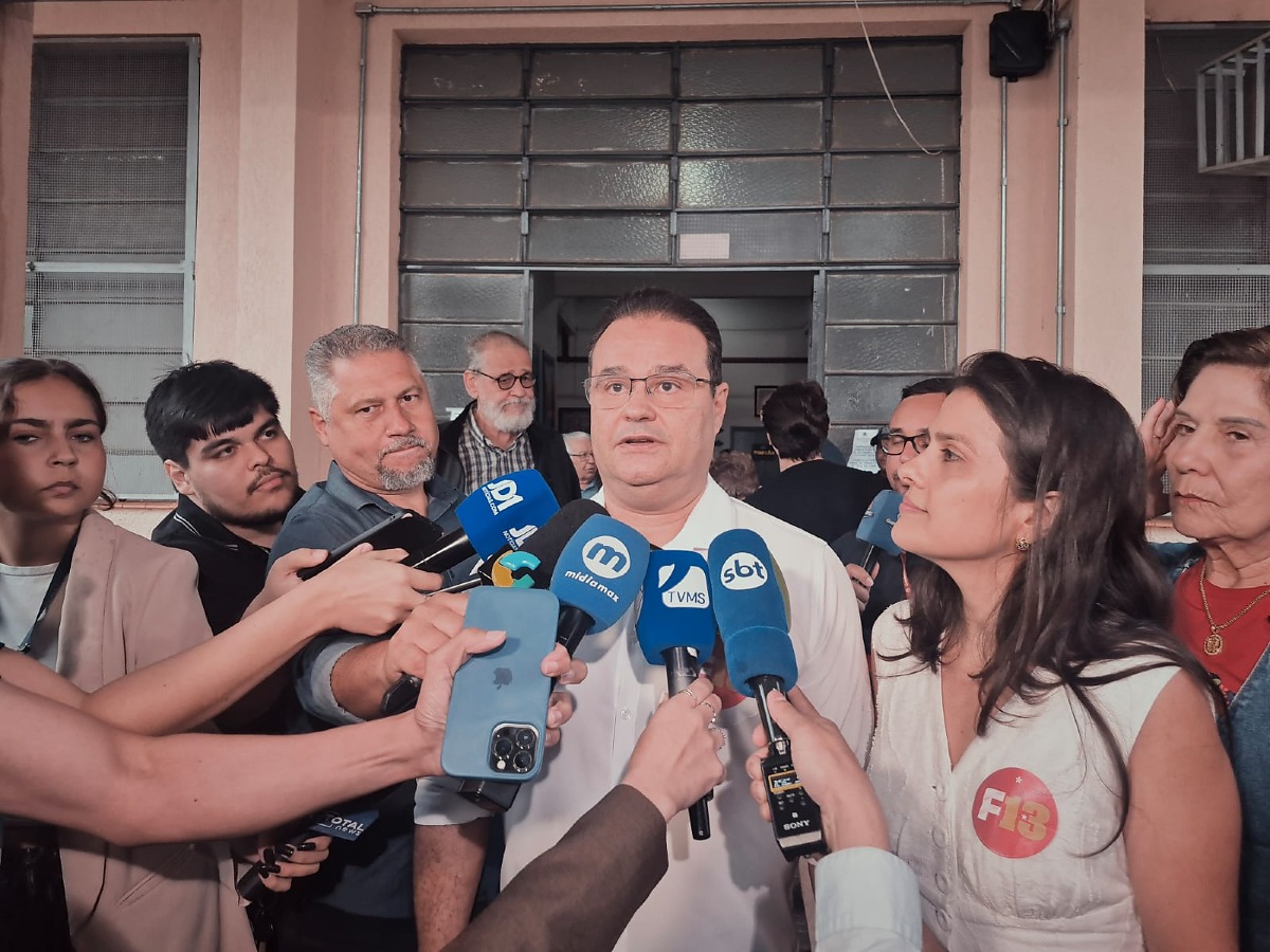 F&aacute;bio Trad concede entrevista ap&oacute;s votar em Campo Grande