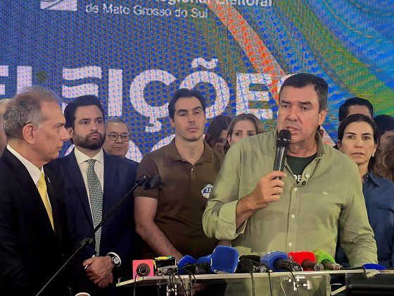 Reeleito, Eduardo Riedel discursa no TRE-MS, em Campo Grande