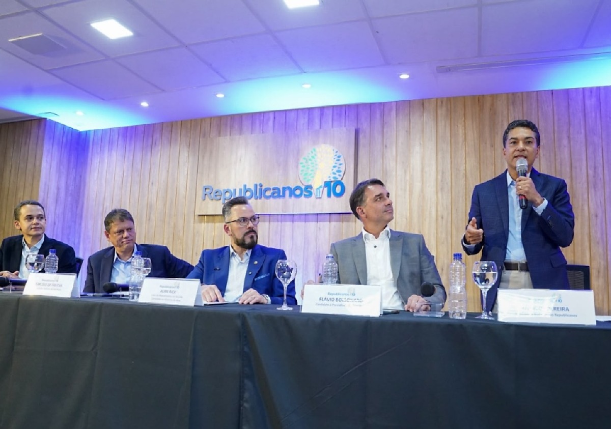 Republicanos oficializa apoio a Fl&aacute;vio Bolsonaro na disputa do 2&ordm; turno