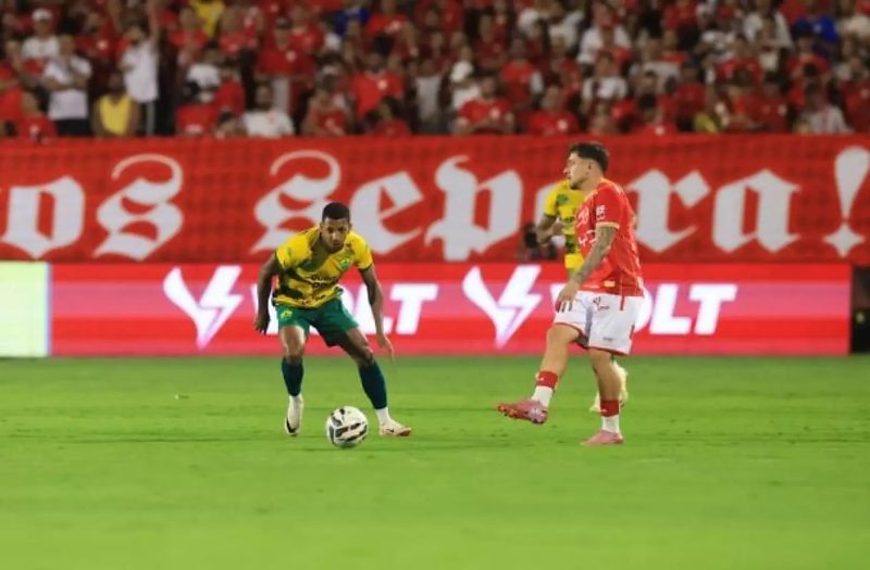 Vila Nova e Cuiabá empataram em 0 a 0 no estádio Oba, em Goiânia (GO)