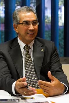 No colo....do Reinaldo Azambuja...
